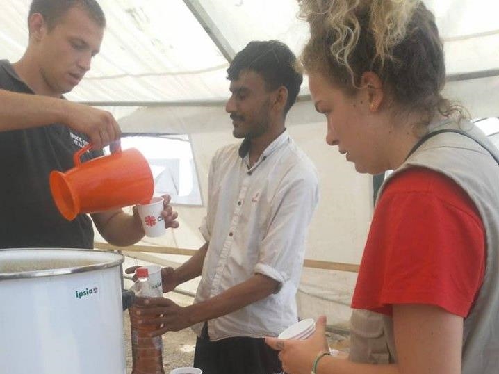 Caritas-Teeausschank an Flüchtlinge  2 (Foto: Caritas Bosnien Herzegowina)