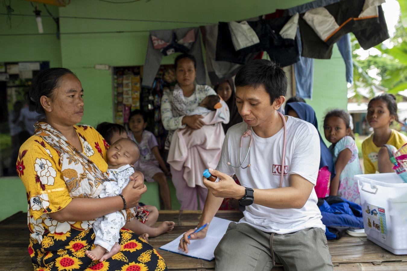 medizinische Hilfe in Indonesien (Foto: Bente Stachowske)
