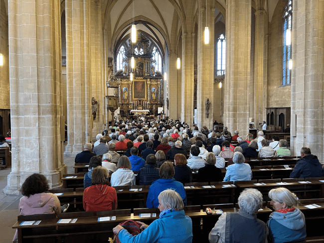 Zahlreiche Zuhörer waren für das Benefizkonzert des Thüringer Polizeiorchesters gekommen (© Caritas Bistum Erfurt)