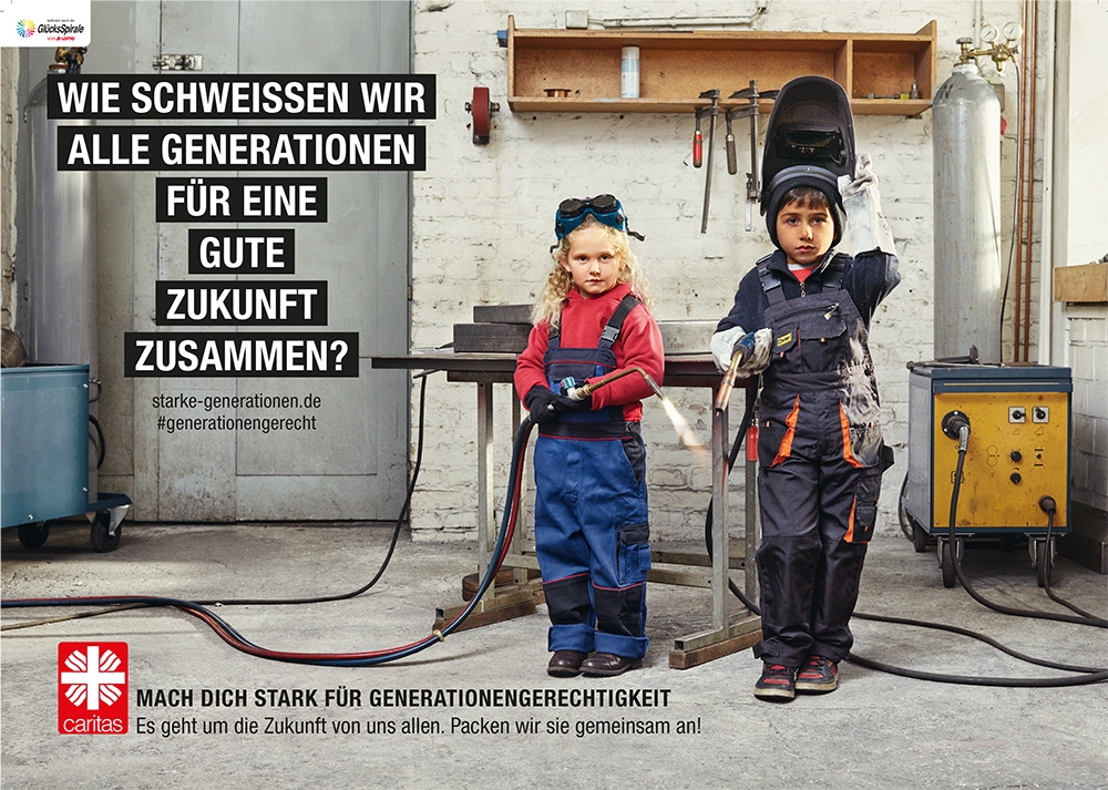 Zwei Kinder als Schweißer (Deutscher Caritasverband, Fotograf: Heiko Richard)