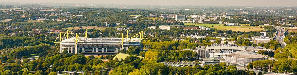 Luftbild der Skyline von Dortmund mit dem Signal Iduna Park