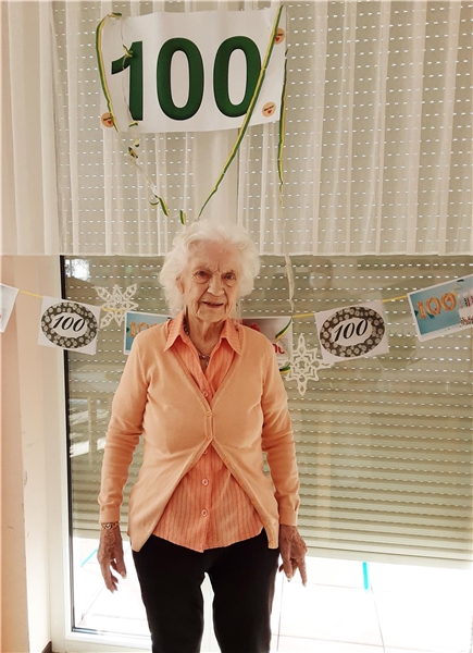 Frau S. feiert ihren 100. Geburtstag