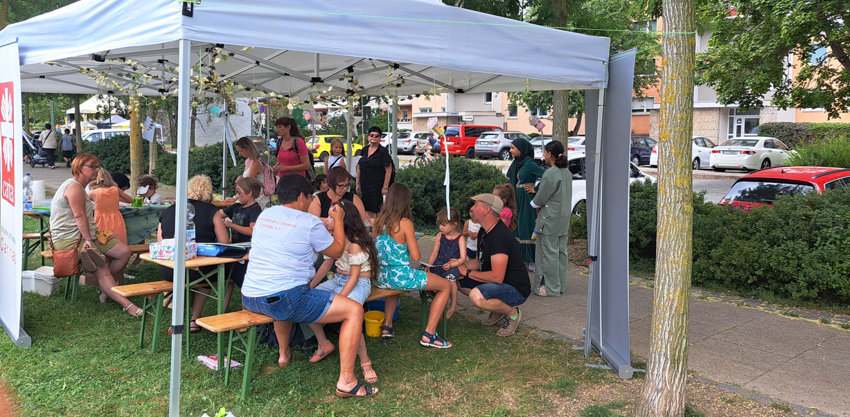 Kinderschminken am Stand des Caritasverbandes Zwickau