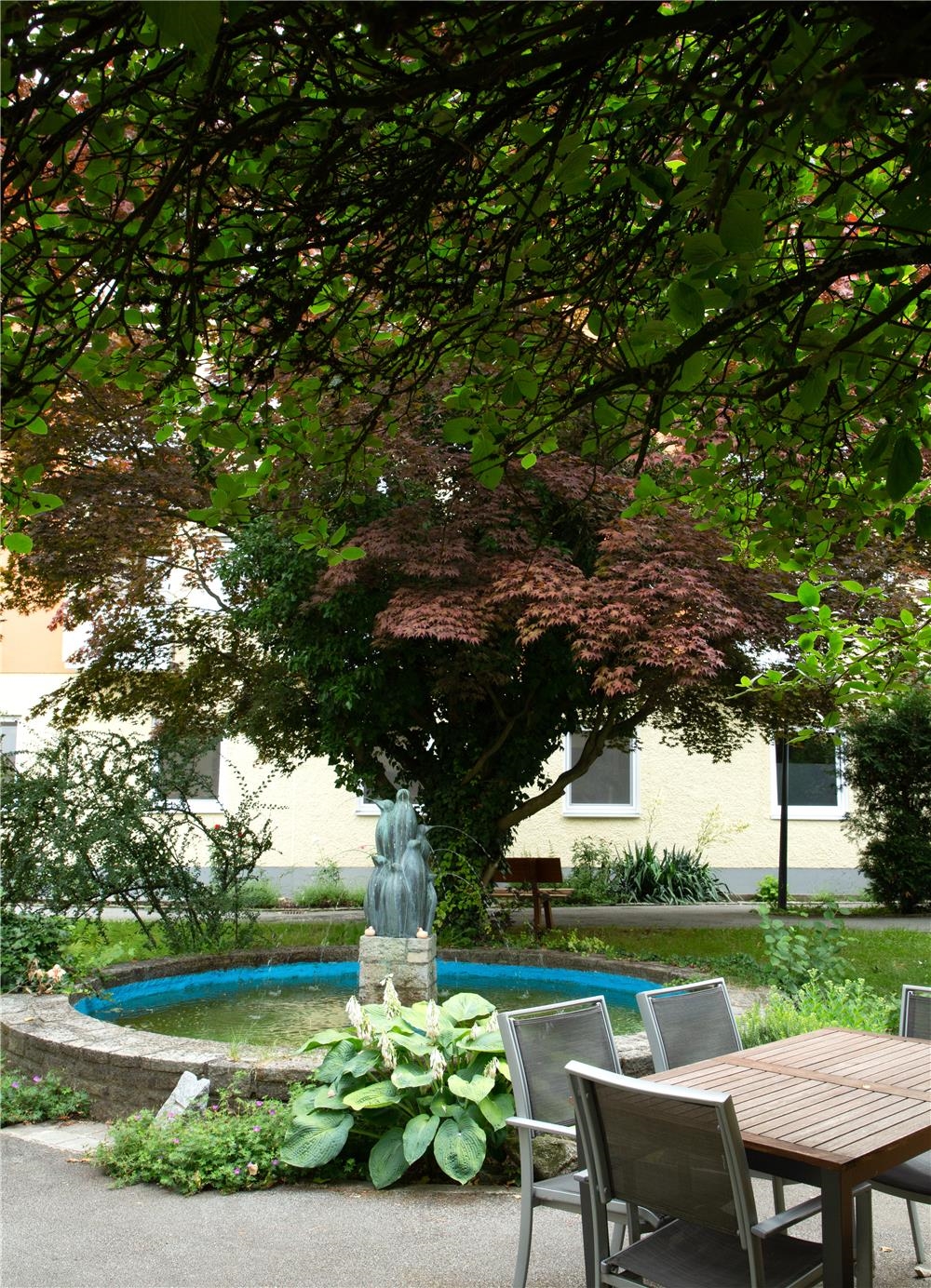 Garten mit Brunnen (Caritas-Seniorenheim Mariahilf)