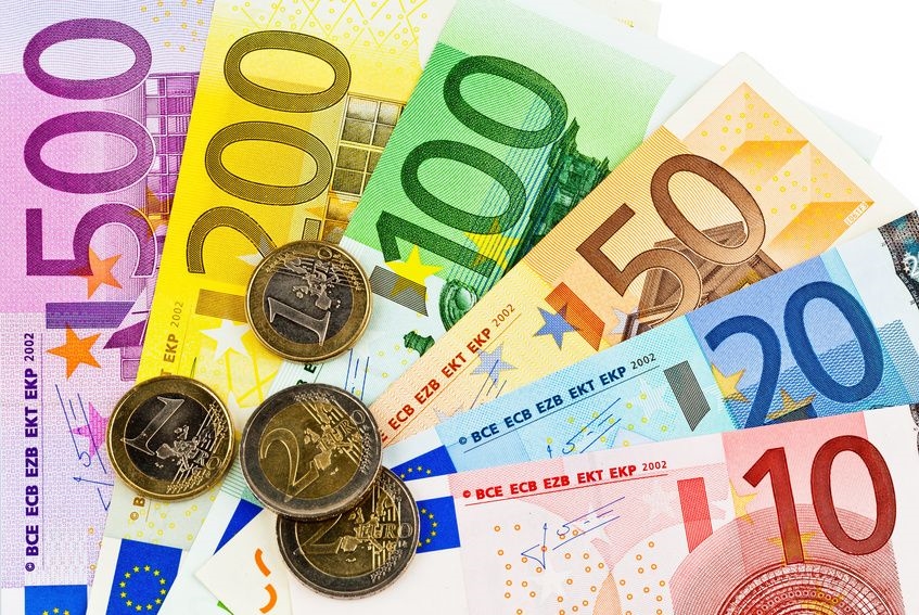 Euromünzen und Euroscheine (© Gina Sanders - Fotolia.com)
