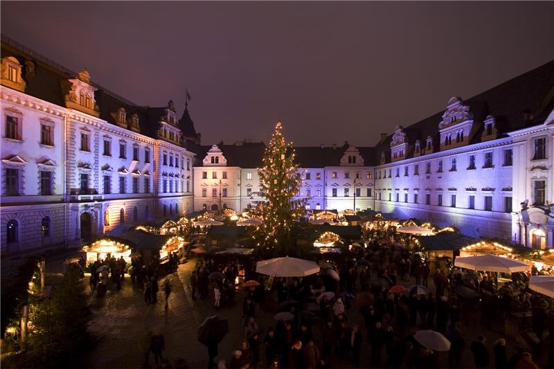 Romantischer Weihnachtsmarkt auf Schloss Thurn&Taxis (© Regensburg Tourismus GmbH)