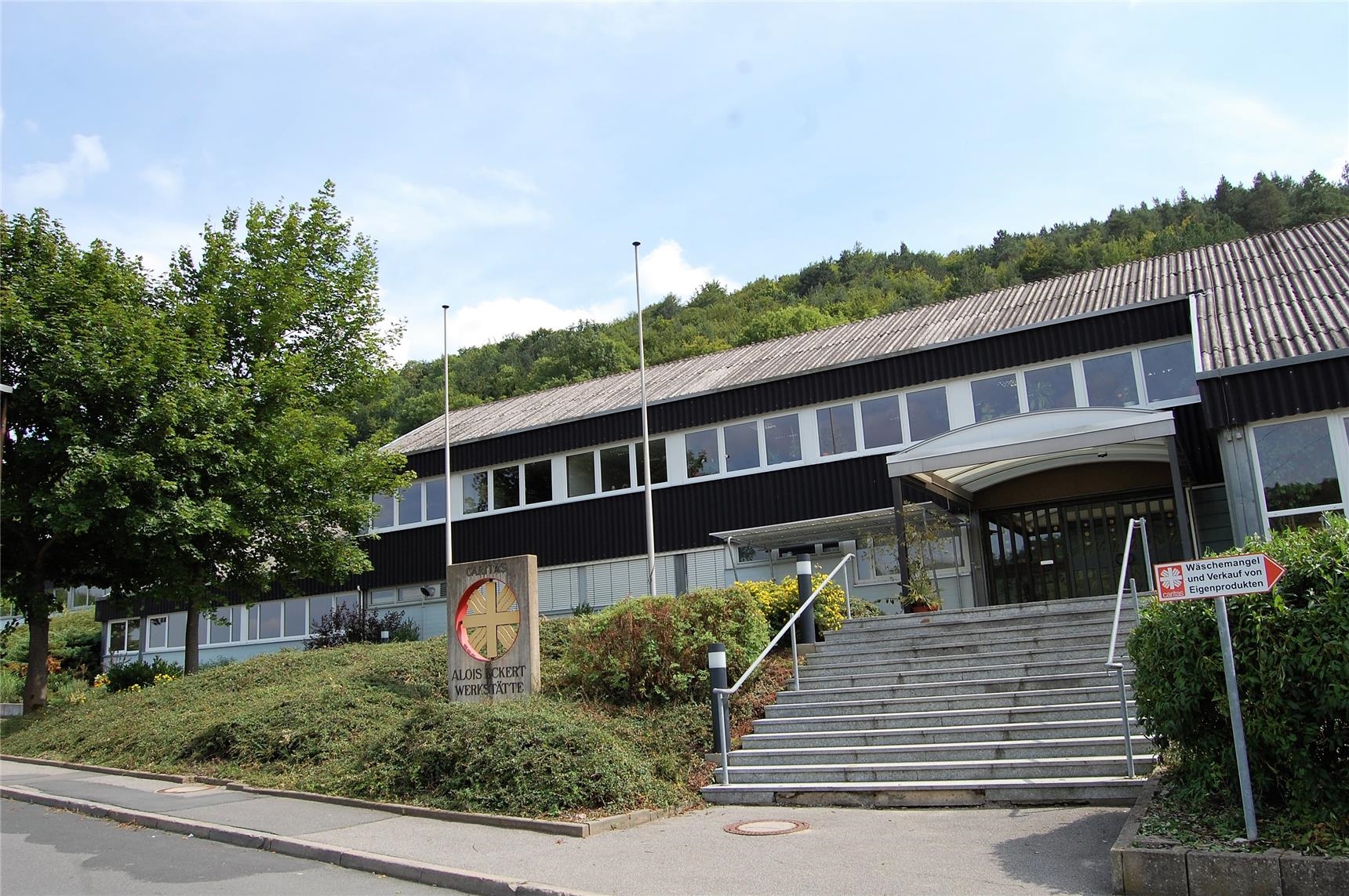 Hauptgebäudes der Caritas-Werkstatt Gerlachsheim (CV)