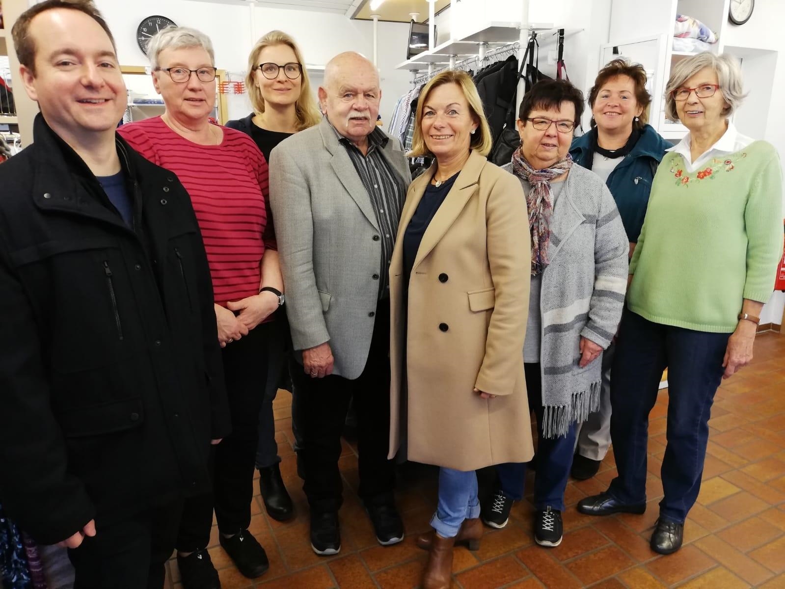 SPD-Fraktion besucht Anzieh-Ecke (Caritas)