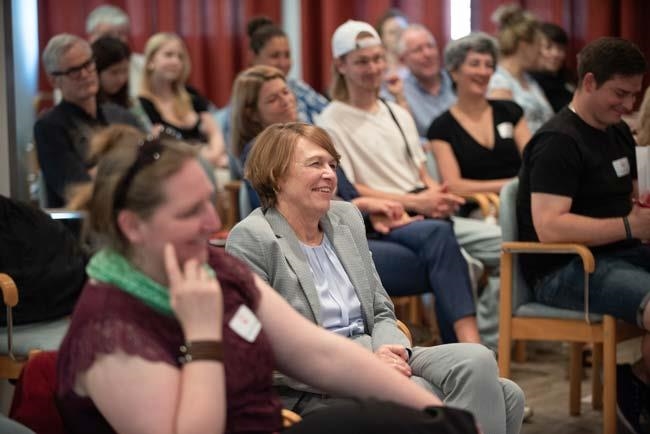 Das Publikum lacht (Foto: Catharina Tews)