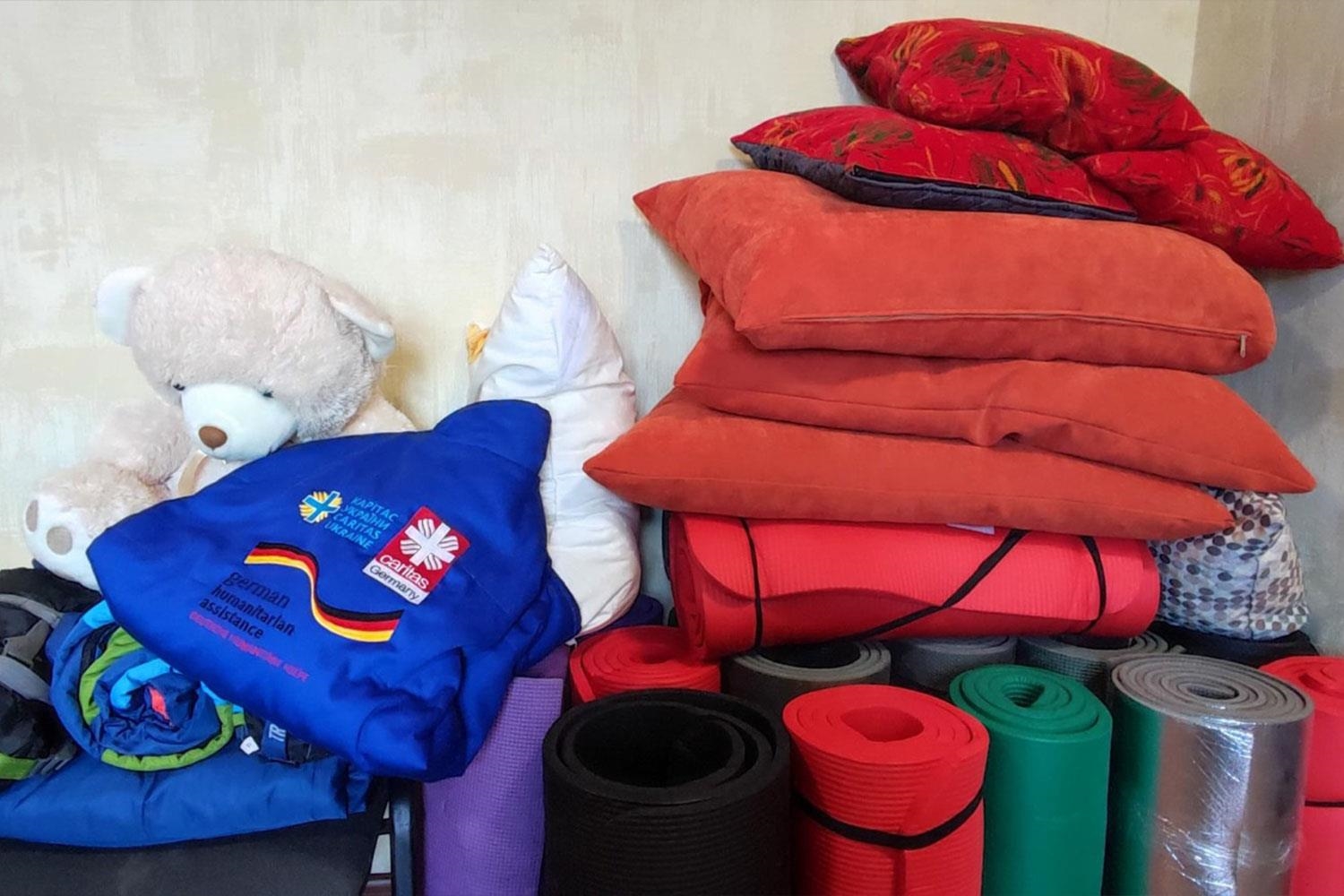 Decken, Isomatten und weitere Hilfsgüter für die Ukraine