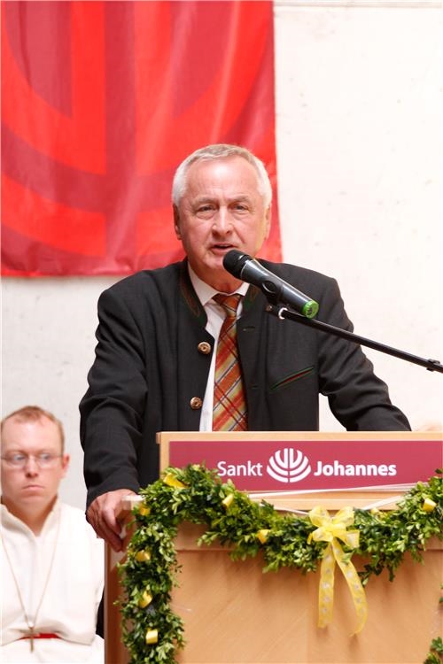 Bezirkstagspräsident Jürgen Reichert sprach ein Grußwort. (Bernhard Gattner)