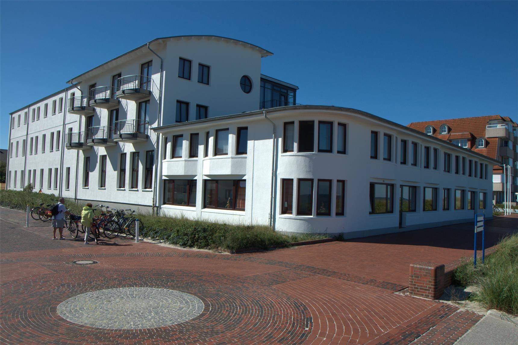 Das Gästehaus Germania auf Wangerooge befindet sich direkt am Strand. 