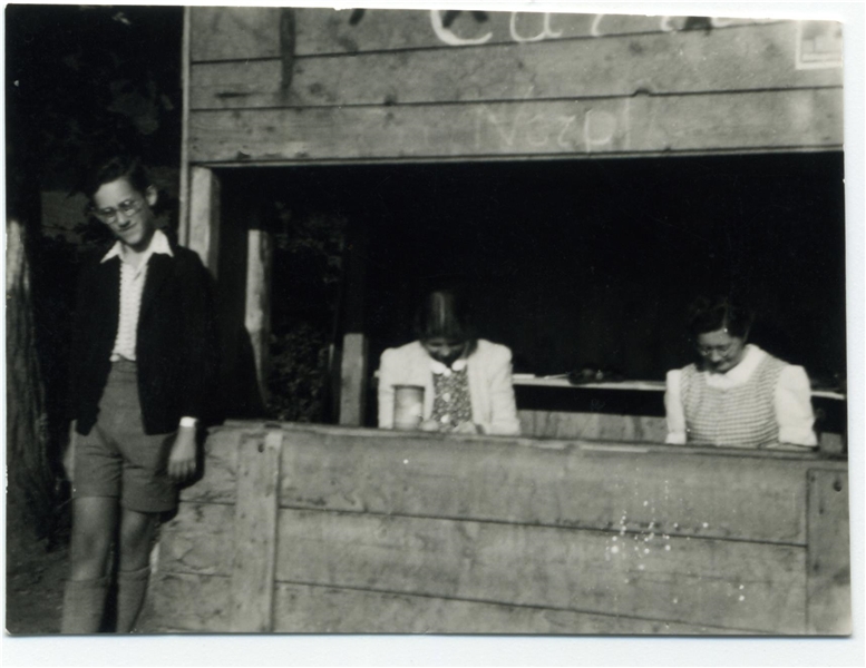 Teestelle im Sommer 1945 