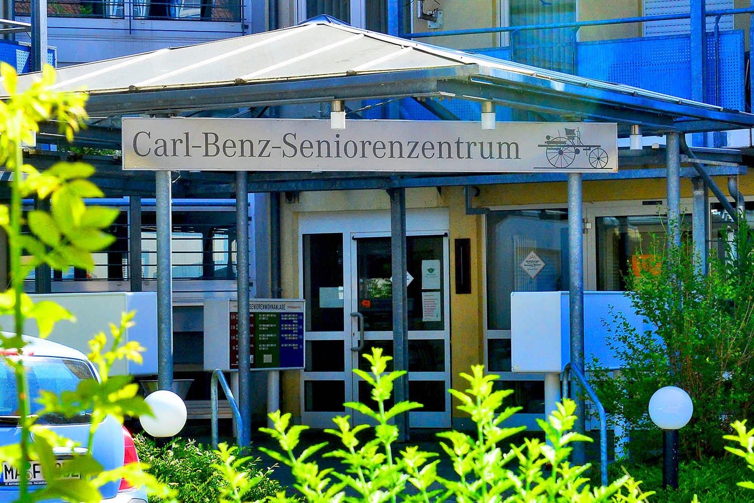 Eingang des Carl-Benz-Seniorenzentrums 