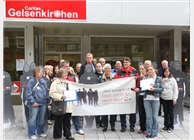 131 Unterschriften sammelten Langzeitarbeitslose und Caritas-Beschäftigte am 13. September vor dem Job-Café in Gelsenkirchen.  Mit den Unterschriften wird der Gelsenkirchener Appell zur Schaffung eines sozialen Arbeitsmarkts unterstützt. 