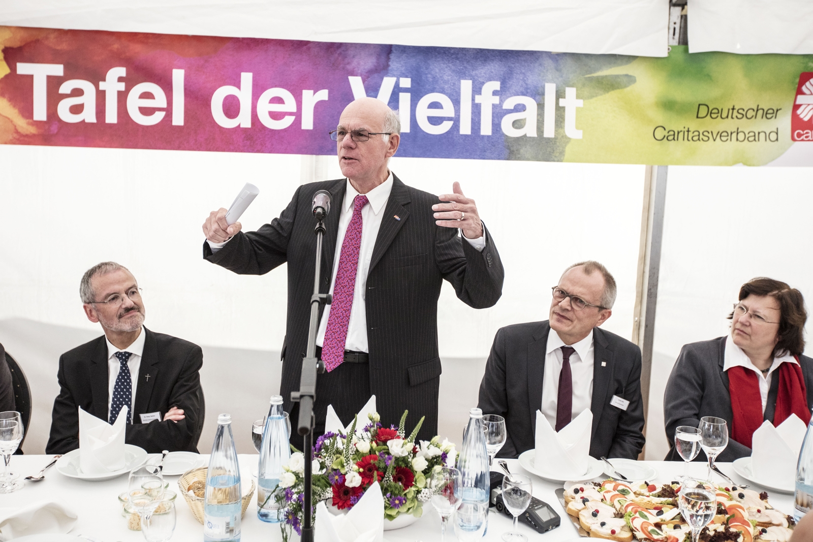 Bundestagspräsident Lammert bei der Tafel der Vielfalt (Hermann Bredehorst)