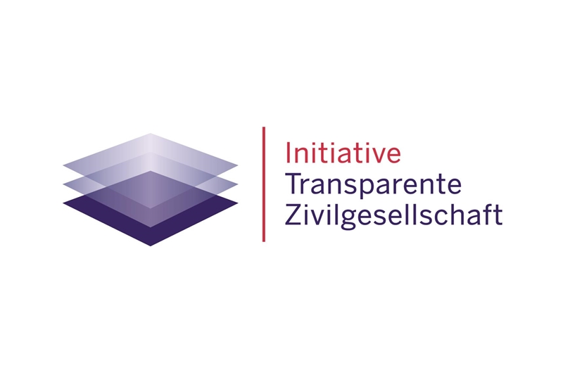 Ein Logo bestehend aus 3 verschiedenen violetten Platten mit dem Namen der Initiative.