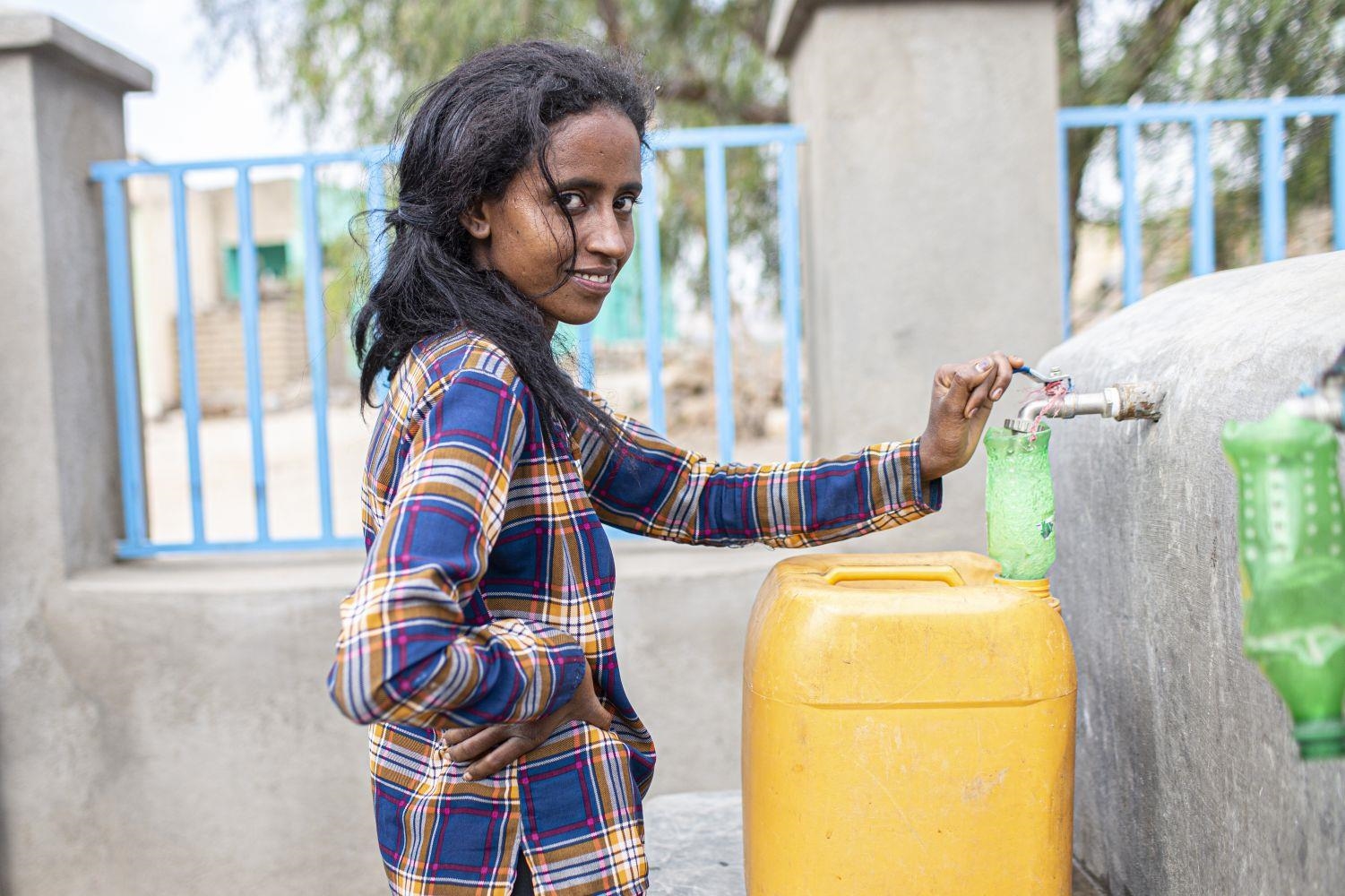 Der Zugang zu sauberem Trinkwasser Dank der Solarbrunnen erleichtern den Menschen in Eritrea das Überleben Dank  (Foto: Philipp Spalek / Caritas international)