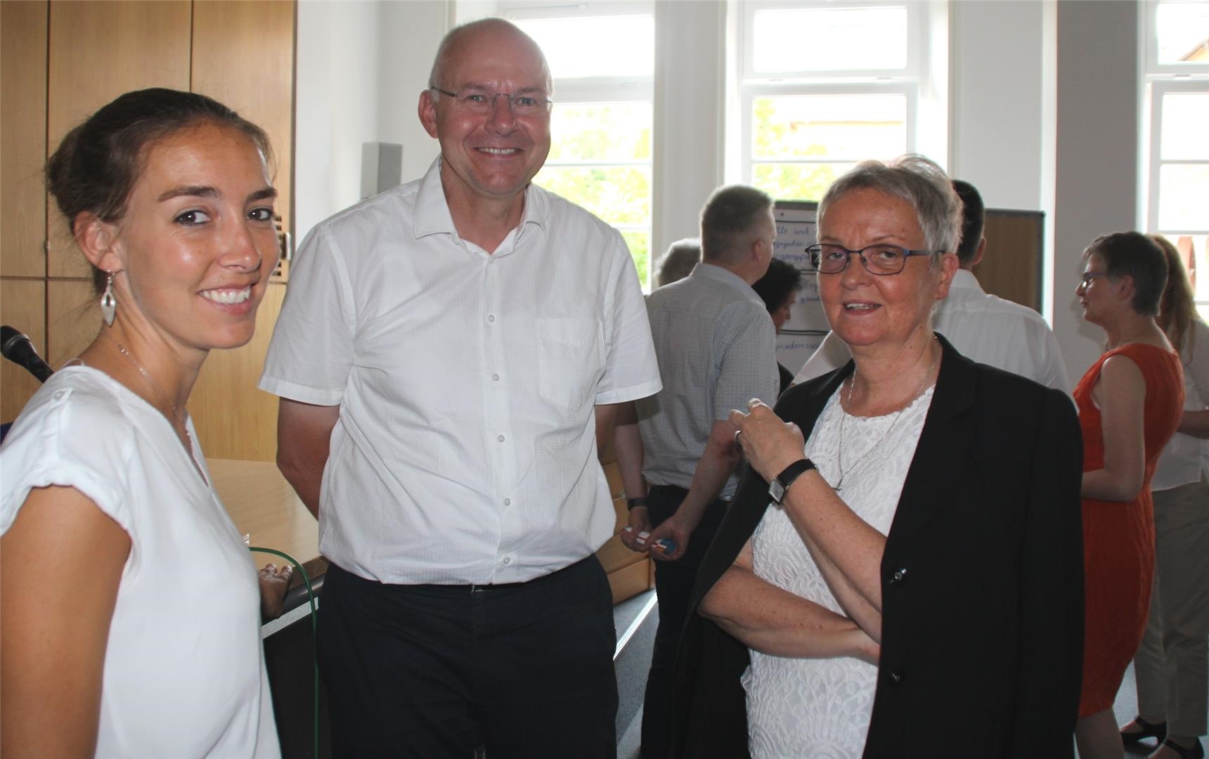 Leonie Hannappel, Dr. Claus Ritter und Schwester Edith-Maria Magar im Gespräch 