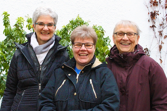 Gruppenfoto, drei Frauen (Caritasverband Darmstadt e. V.)
