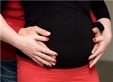 Bauch einer Schwangeren / DCV/ Margit Wild