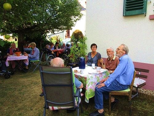 Kaffee-im-Garten-Ausflug (Jutta Schmidt)