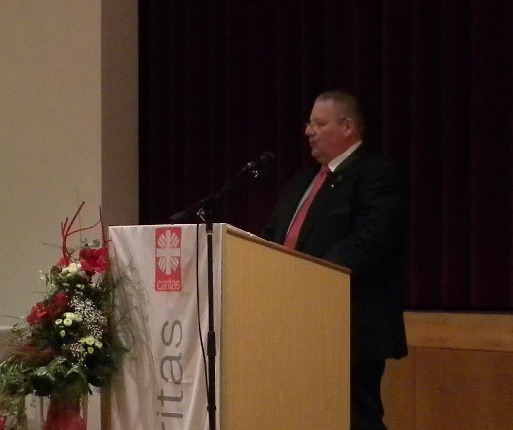 Vorstand Norbert Schellmann bei seiner Ansprache 