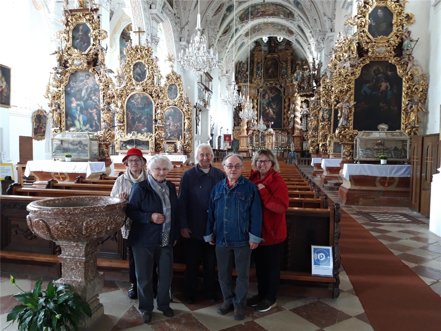 Ausflugsgrupe besichtigt Kirche in Ranshofen 