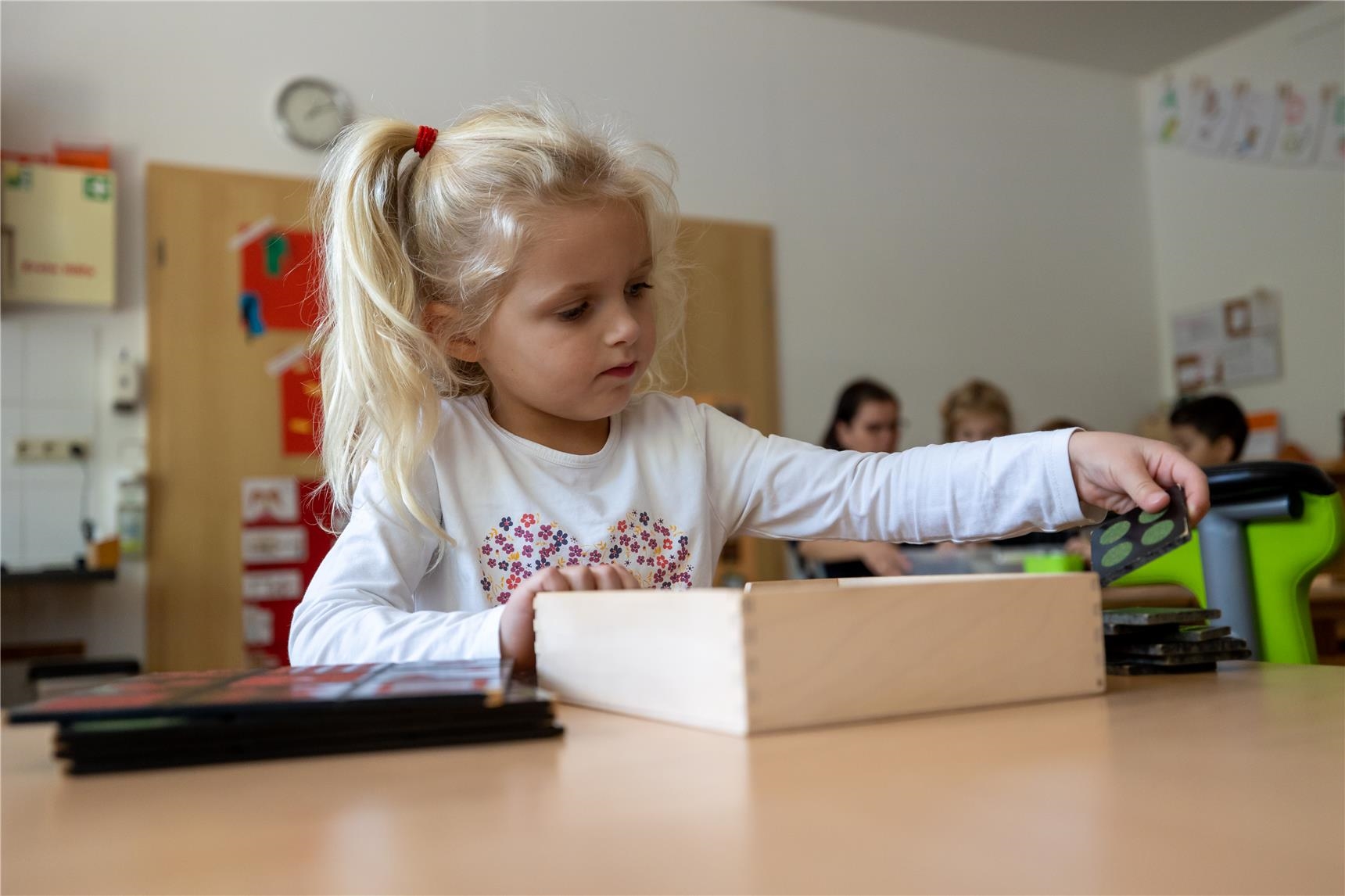Kita Montessori Kinderhaus Scharnhorst Mädchen spielt 