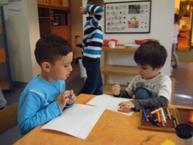 Kita St. Max Kolbe Braunschweig Kinder spielen drinnen