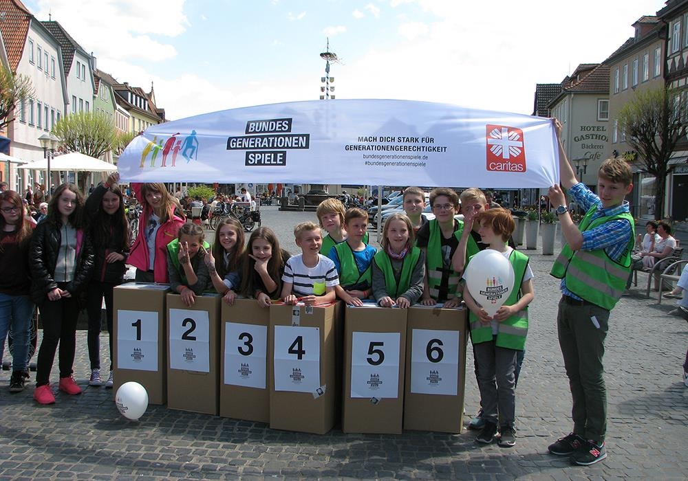 Schüler und Schülerinnen bei einer Spiele-Veranstaltung (CV Rhön-Grabfeld)