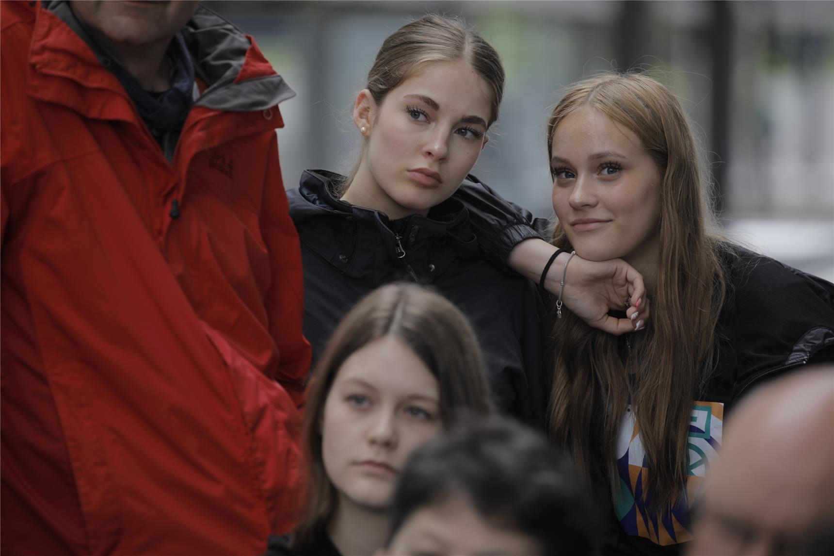 Junge Frauen bei der Gesprächsrunde am Friedensort Bahnhofsmssion Erfurt (Ralf Gerard)