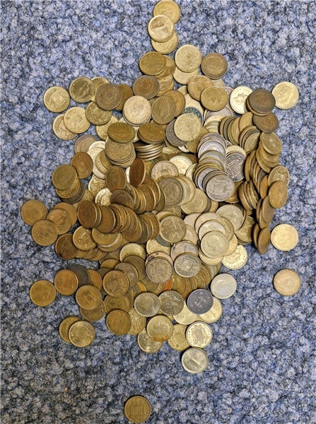 Haufen mit goldfarbenen Münzen