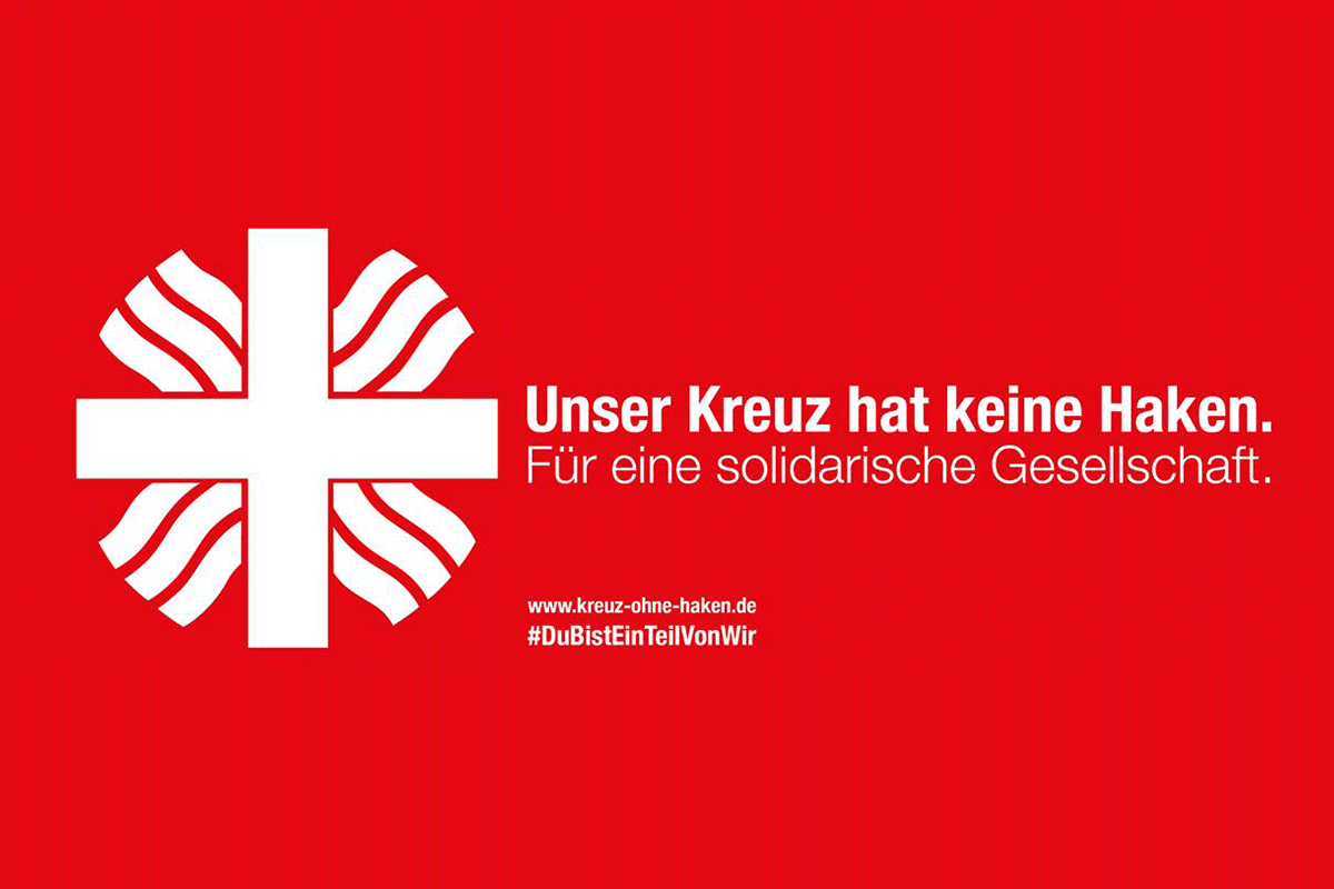 Logo: Unser Kreuz hat keine Haken. Caritas-Logo auf Rotem Hintergrund.