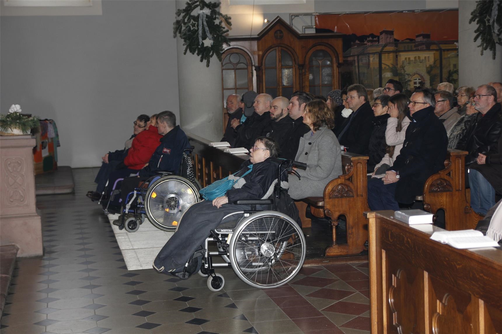 Die Ulrichsheimer waren am Tag ihrer Evakuierung auch zur Teilnahme am Festgottesdienst in St. Jakob eingeladen.  (Bernhard Gattner)
