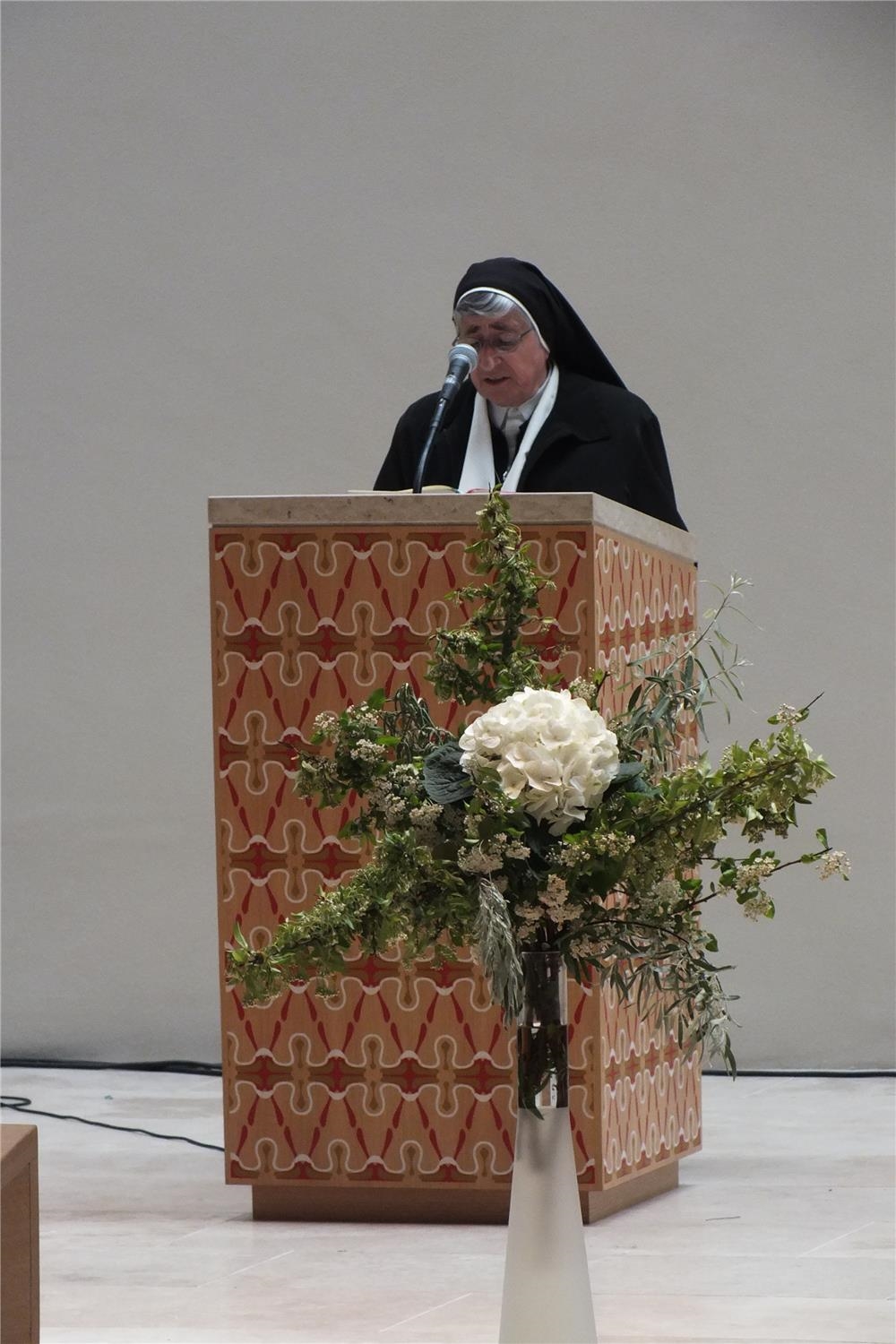 Schwester Angela beim Ehrenamts-Gottesdienst 