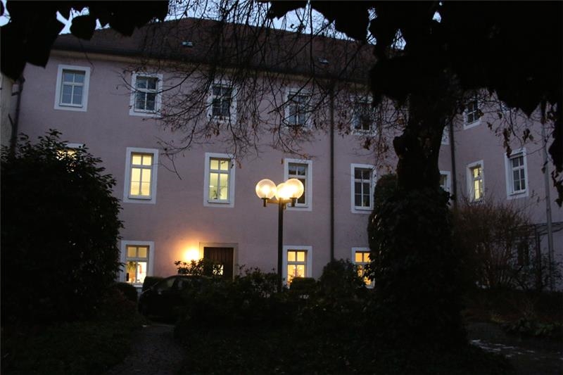 Nachtaufnahme des Hauptgebäudes (Ernst Lesser, Katholische Akademie)