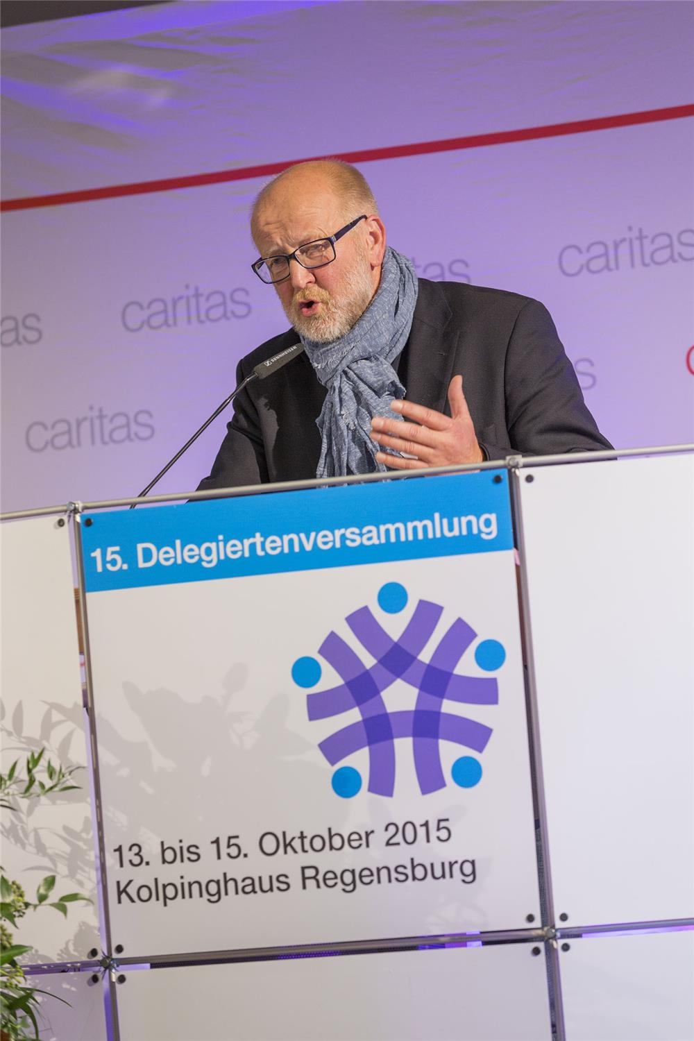 Dr. Hans-Jürgen Marcus spricht bei der Delegiertenversammlung des Deutschen Caritasverbandes 2015 in Regensburg (Moosburger/DCV)
