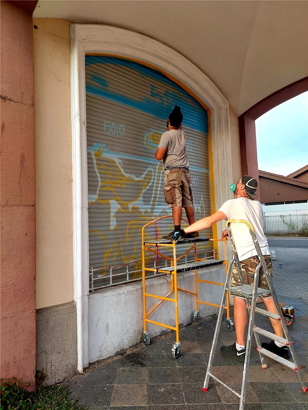 Entstehung der Graffitis am Jugendtreff im Wormser Nordend (© Caritasverband Worms e. V.)