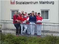 Pflegedienstleitung Theresa Baum (3.v.r.) mit ihren Mitarbeitern. / Caritas Kelheim 