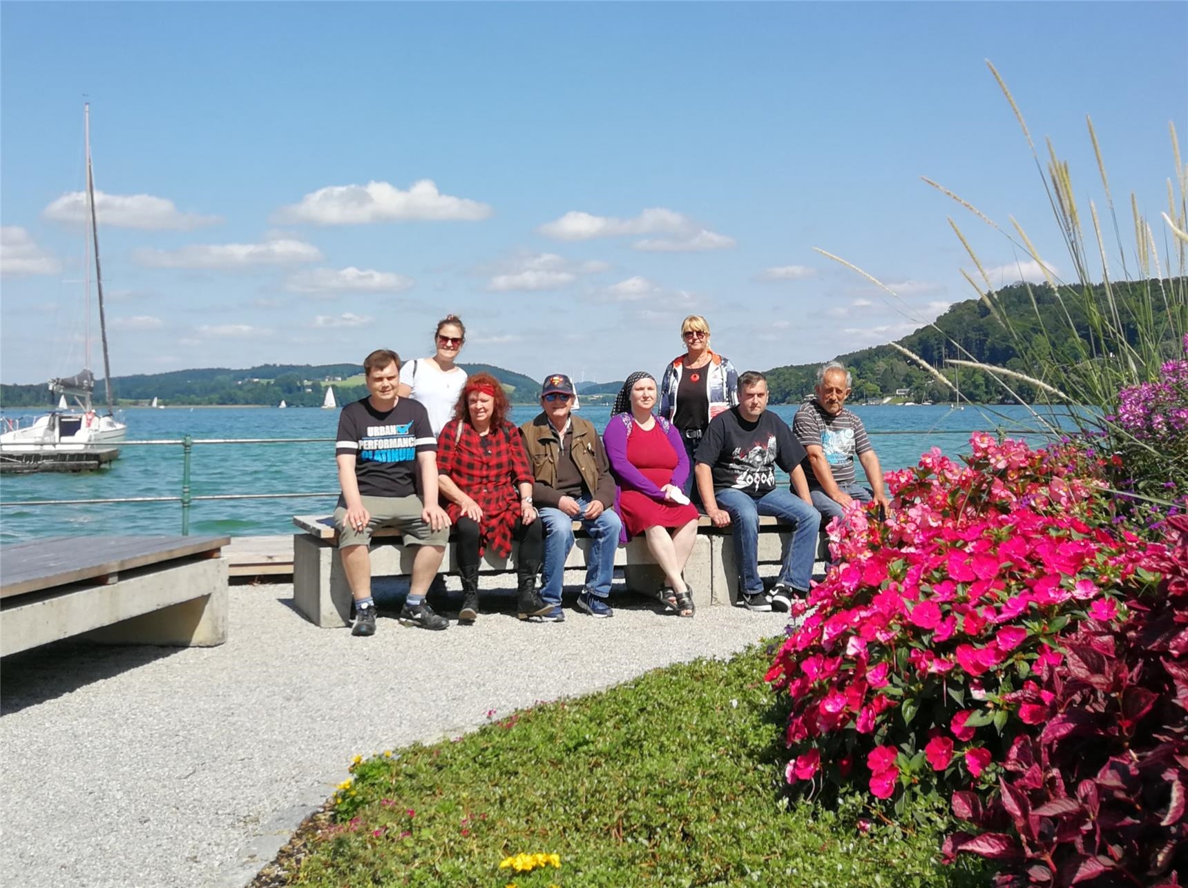 Waren begeistert von Ausflug zum Mattsee: die Klientinnen und Klienten der therapeutischen Wohngemeinschaft des Kreis-Caritasverband Rottal-Inn e. V. und ihre Betreuerinnen 