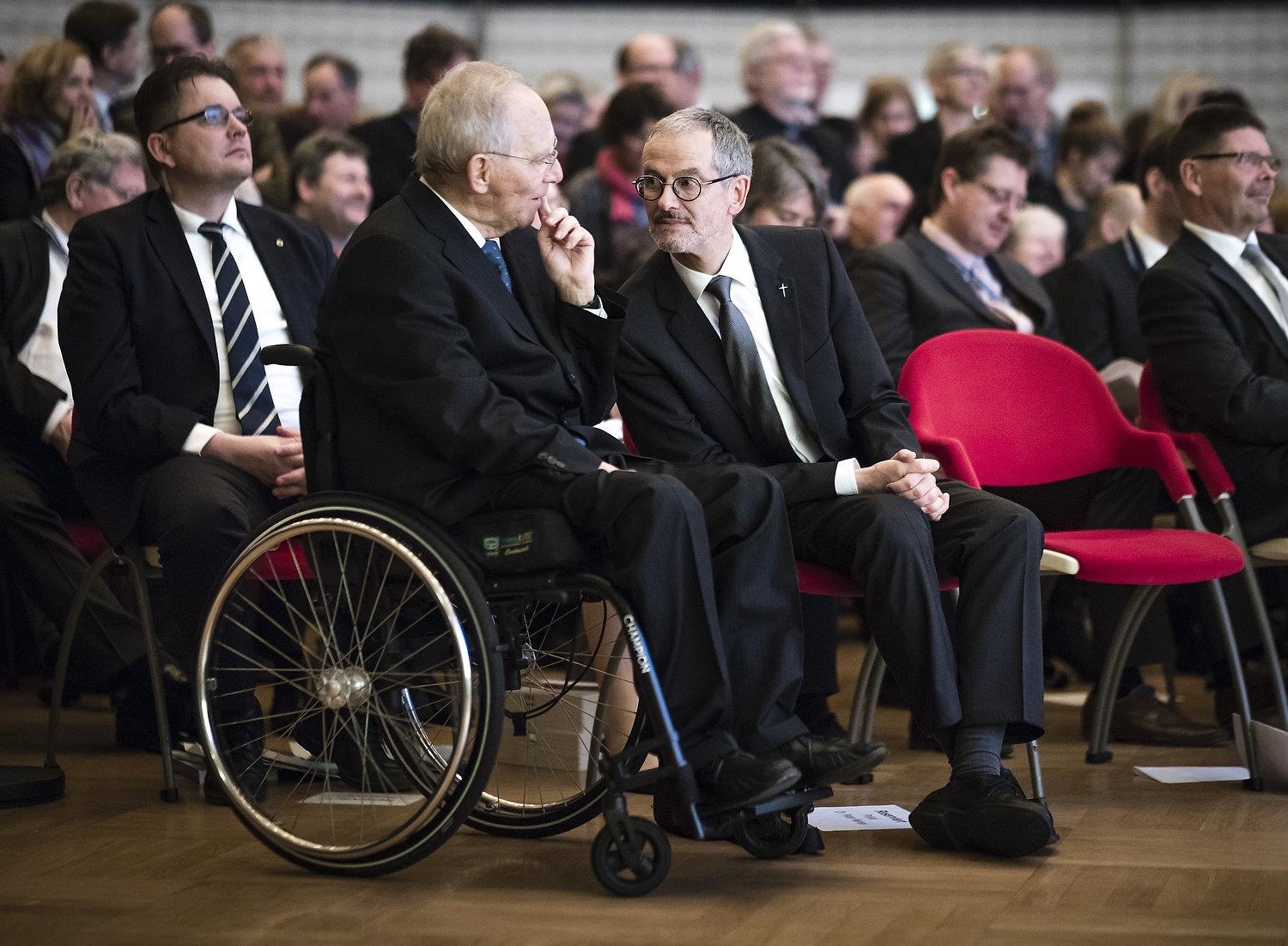 Wolfgang Schäuble im Gespräch mit dem Caritas-Präsident Peter Neher