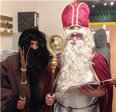 Nikolausfeier im Haus St. Elisabeth_Nikolaus mit Krampus / Caritas