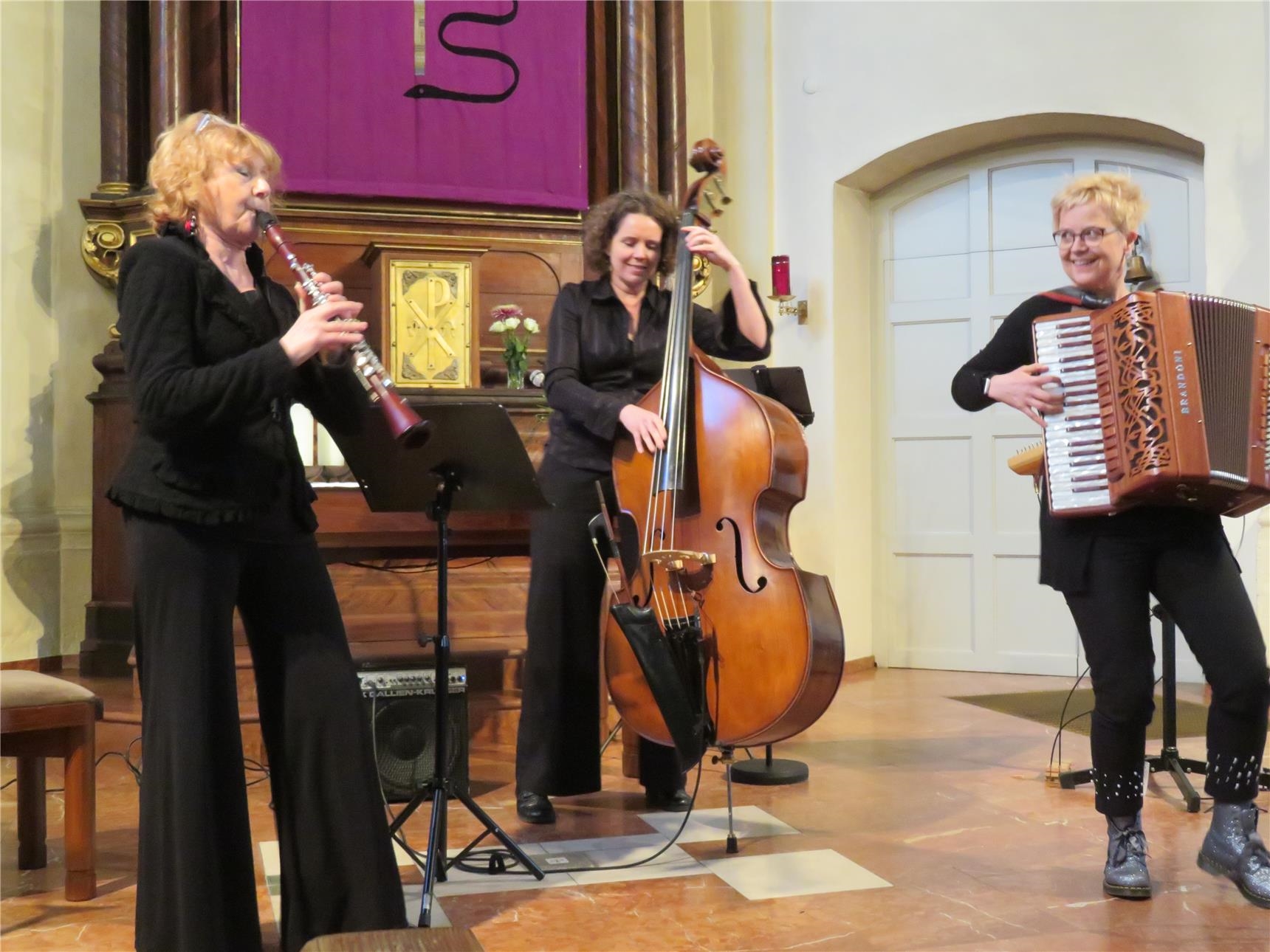 Das Damen Trio Klezmers Techter spielt jiddische Musik 