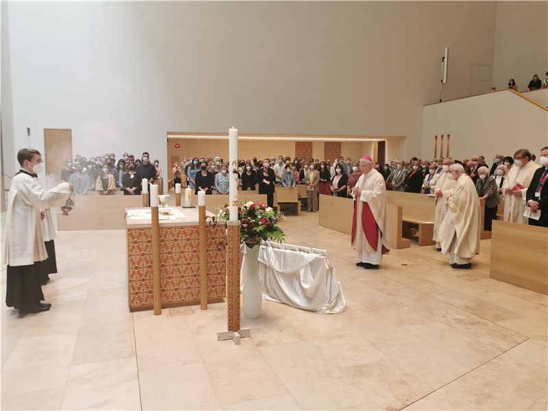 Bischof Heinrich Timmerevers feiert einen Gottesdienst in der Propstei-Kirche