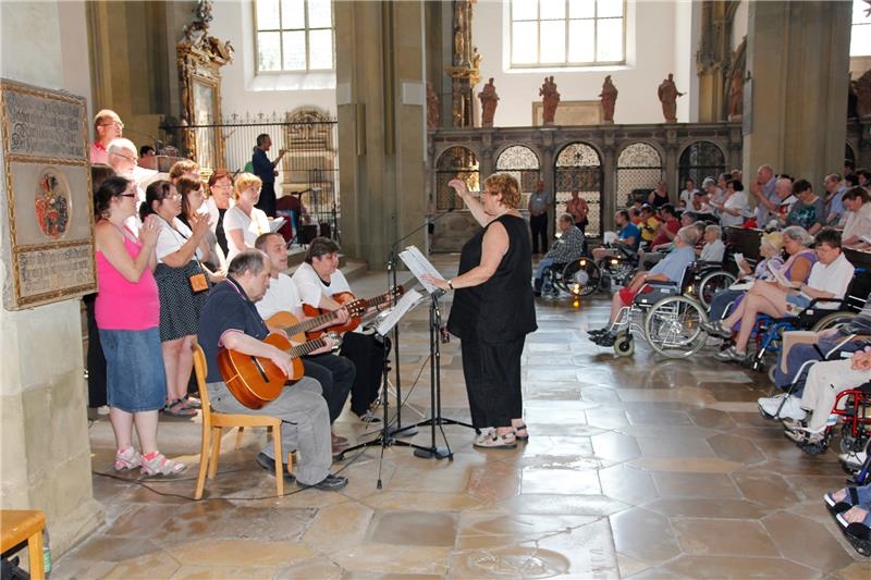Der Chor der Stiftung St. Johannes Schweinspoint aus Marxheim begleitete musikalisch den Gottesdienst. (Bernhard Gattner)