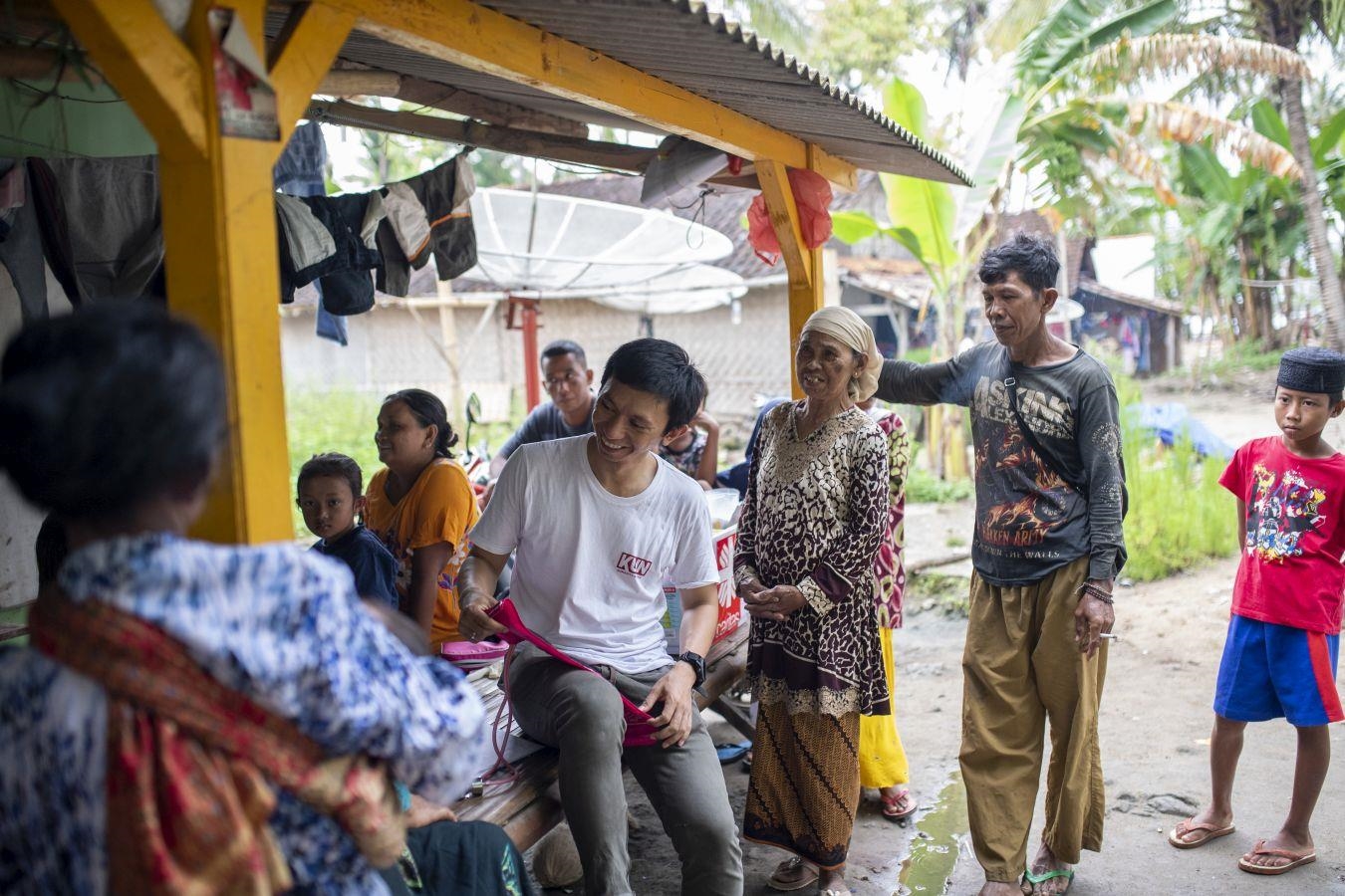 Dr. Christian Sikite ist Arzt und unterstützt in der Provinz Banten, im Westen der Insel Java, Überlebenden des Tsunamis mit medizinischer Hilfe. (Foto: Bente Stachowske)