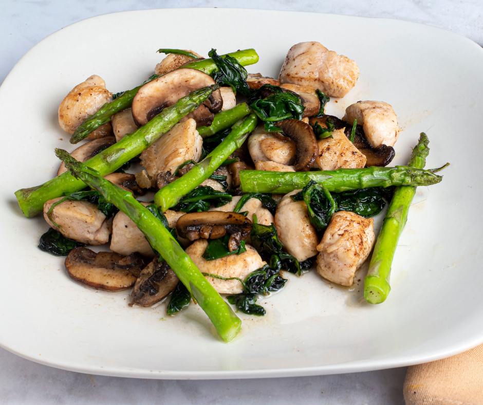 Mittagstisch Hähnchen mit Spargel und Champignons mit Reis