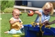 Zwei Kleinkinder spielen mit Bällen und einem Füllspiel. / Deutscher Caritasverband e.V./KNA_2017