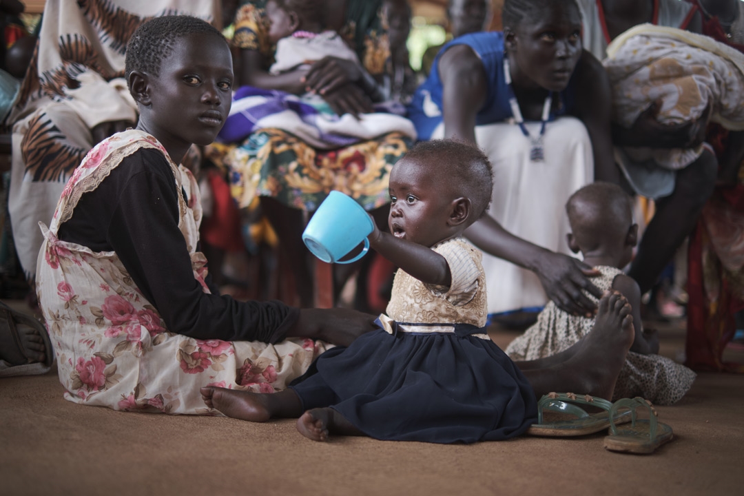 Kinder und ihre Familien versuchen den Kämpfen zu entkommen - beispielsweise in den Südsudan